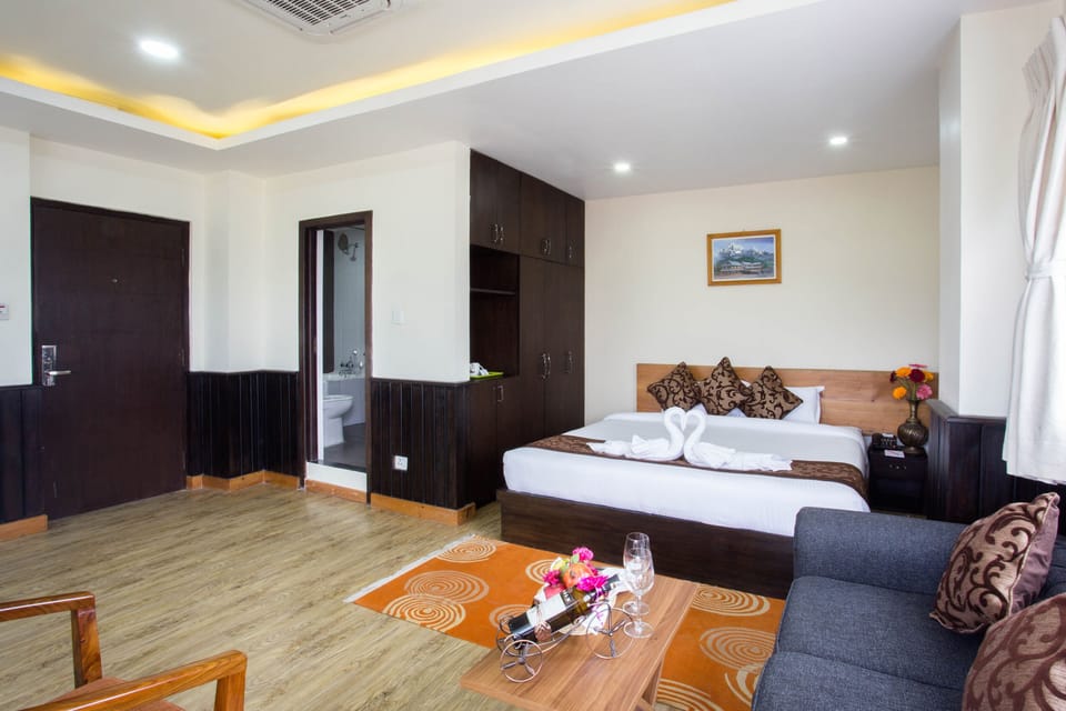 Junior Suite | Hypo-allergenic bedding, individually decorated, individually furnished