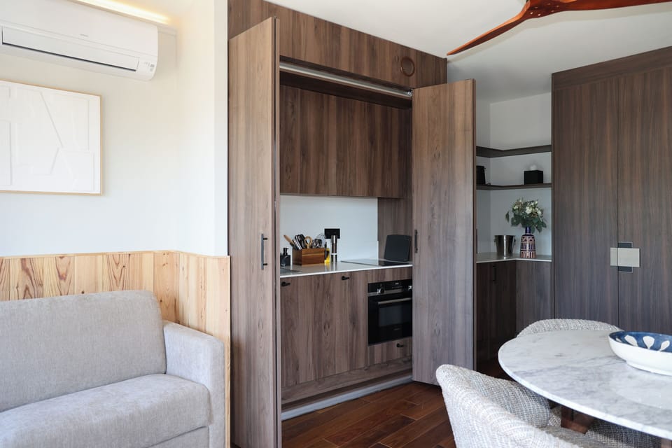 Suite Duplex Terrasse Jacuzzi | Private kitchenette | Highchair