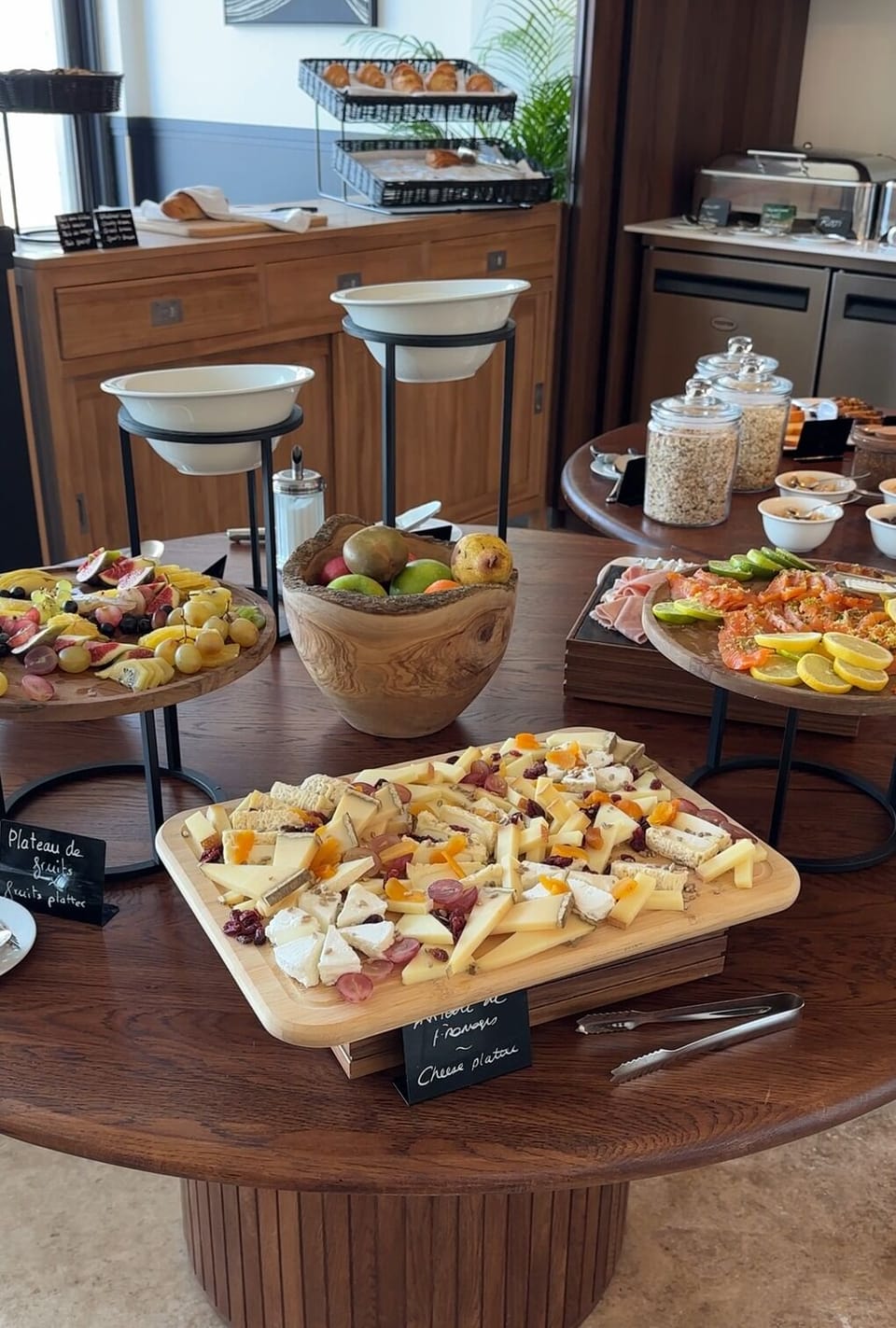 Daily buffet breakfast for a fee