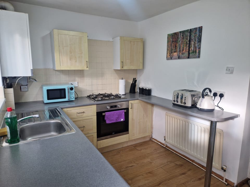 House | Private kitchen | Fridge, microwave, oven, stovetop