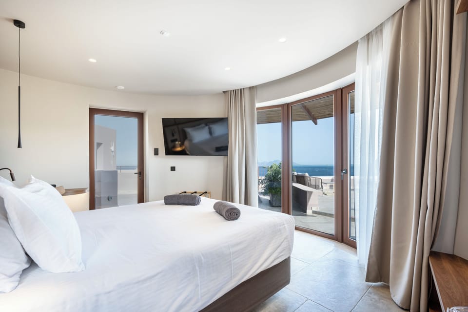 Signature Suite, 1 Queen Bed, Non Smoking, Sea View | Minibar, in-room safe, laptop workspace, blackout drapes