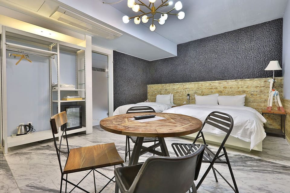 Premium Suite Twin | Individually decorated, free WiFi, bed sheets