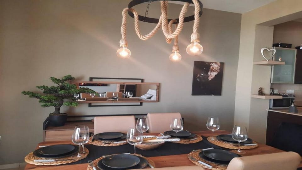 Family Apartment, Pool View | Dining room
