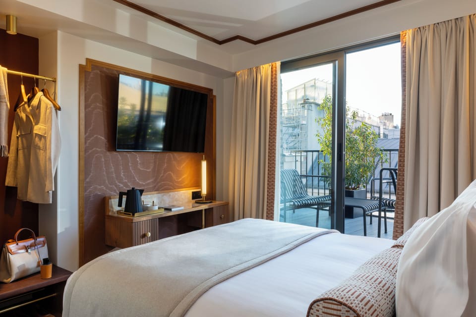 Superior Room with balcony and Spa access | In-room safe, soundproofing, iron/ironing board, free WiFi