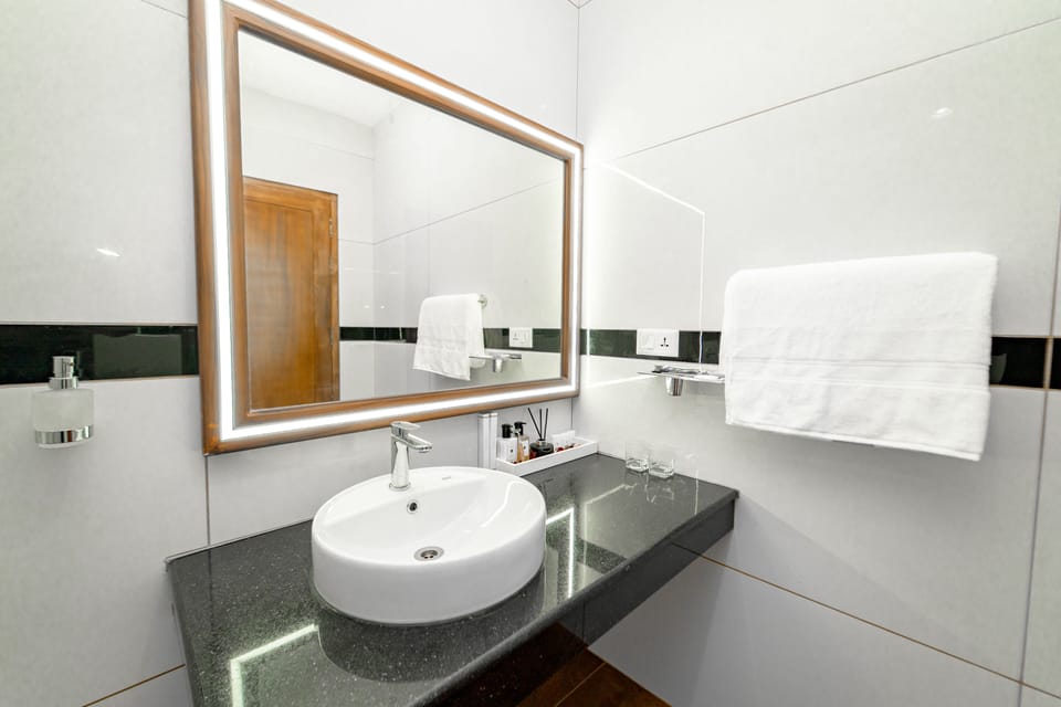 Shower, free toiletries, hair dryer, towels