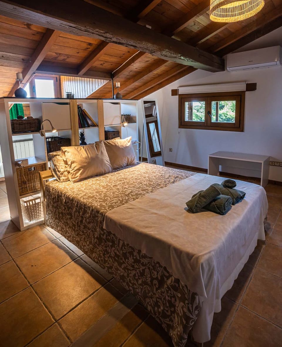 Family House, 4 Bedrooms, Garden View | Bed sheets