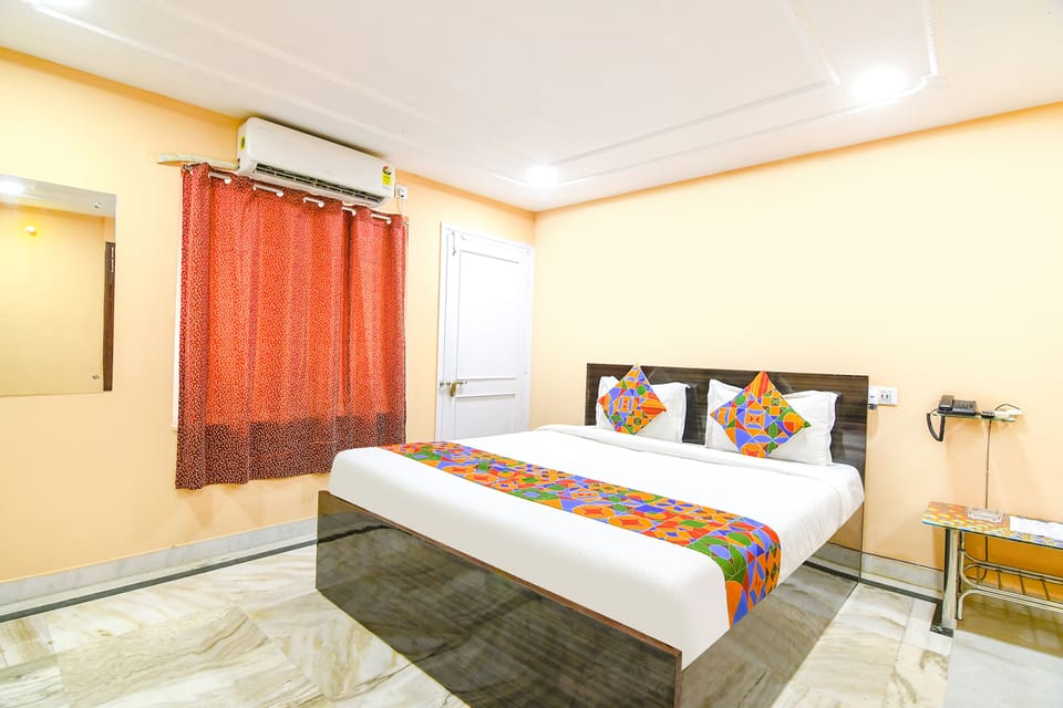 Egyptian cotton sheets, premium bedding, in-room safe, free WiFi