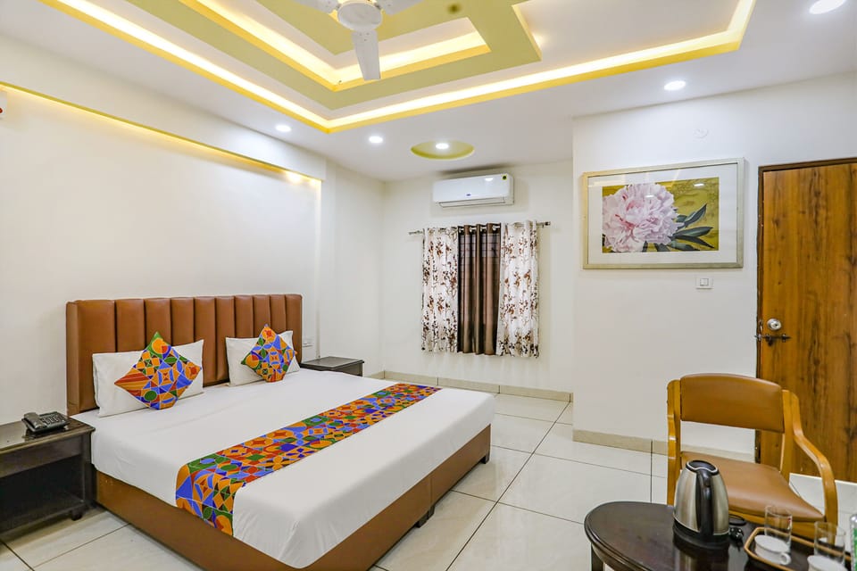 Deluxe Room | Egyptian cotton sheets, premium bedding, in-room safe, WiFi (free)