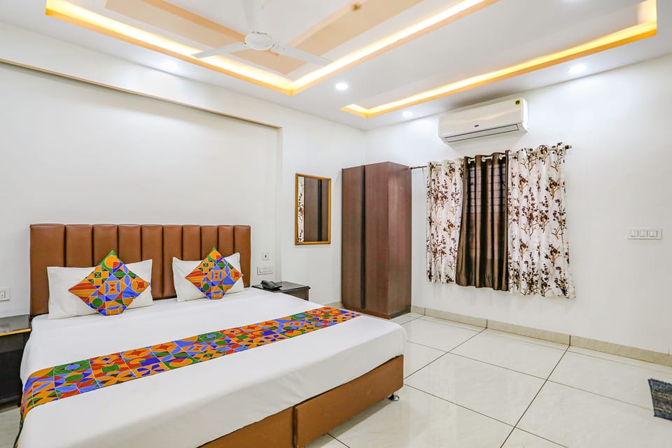Family Room | Egyptian cotton sheets, premium bedding, in-room safe, WiFi (free)
