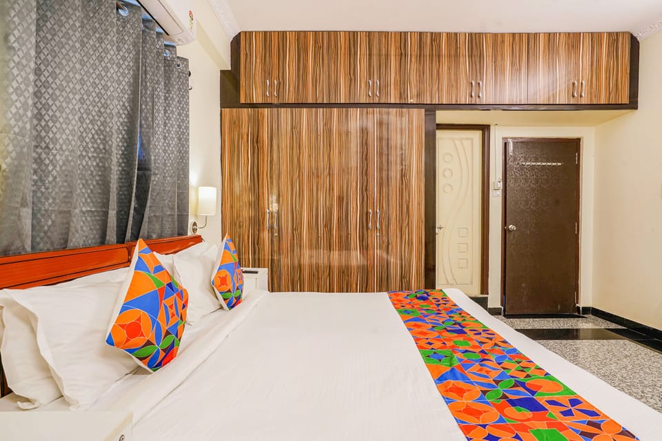 Egyptian cotton sheets, premium bedding, pillowtop beds, in-room safe