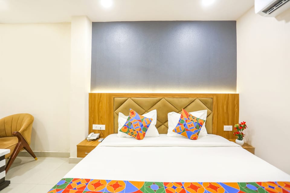 Luxury Suite | Egyptian cotton sheets, premium bedding, in-room safe, free WiFi