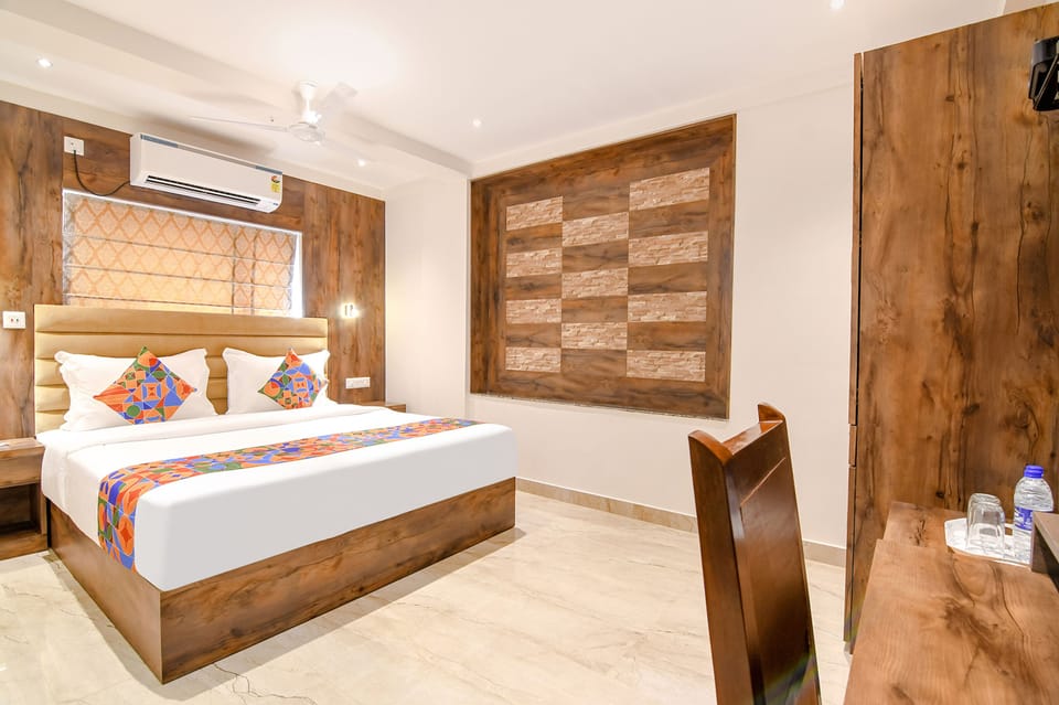 Egyptian cotton sheets, premium bedding, in-room safe, free WiFi