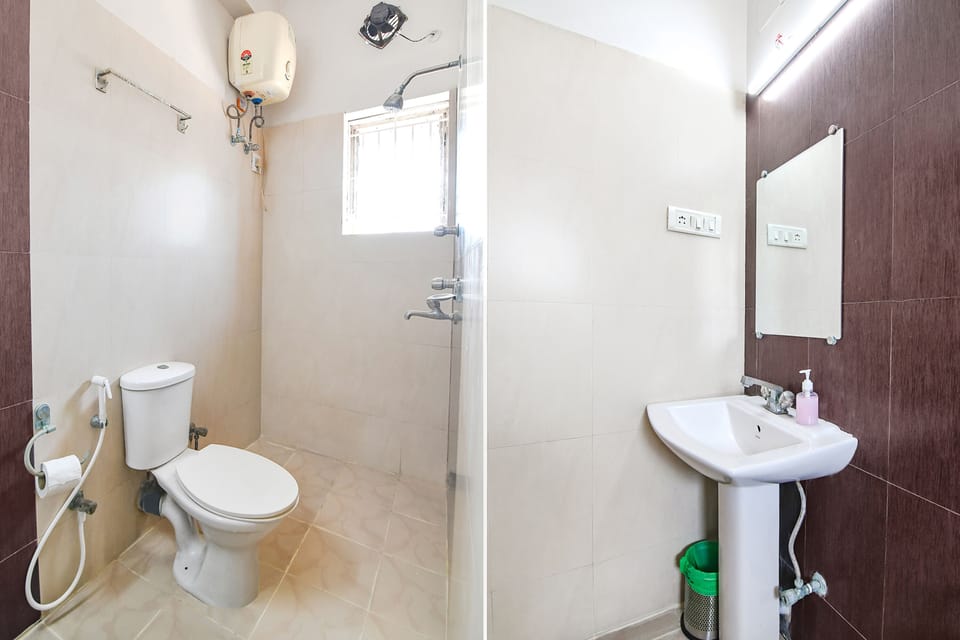 Family Room | Bathroom | Shower, rainfall showerhead, free toiletries, towels