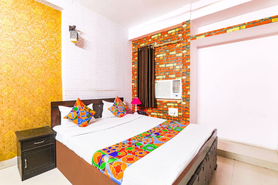 Egyptian cotton sheets, premium bedding, in-room safe, WiFi (free)