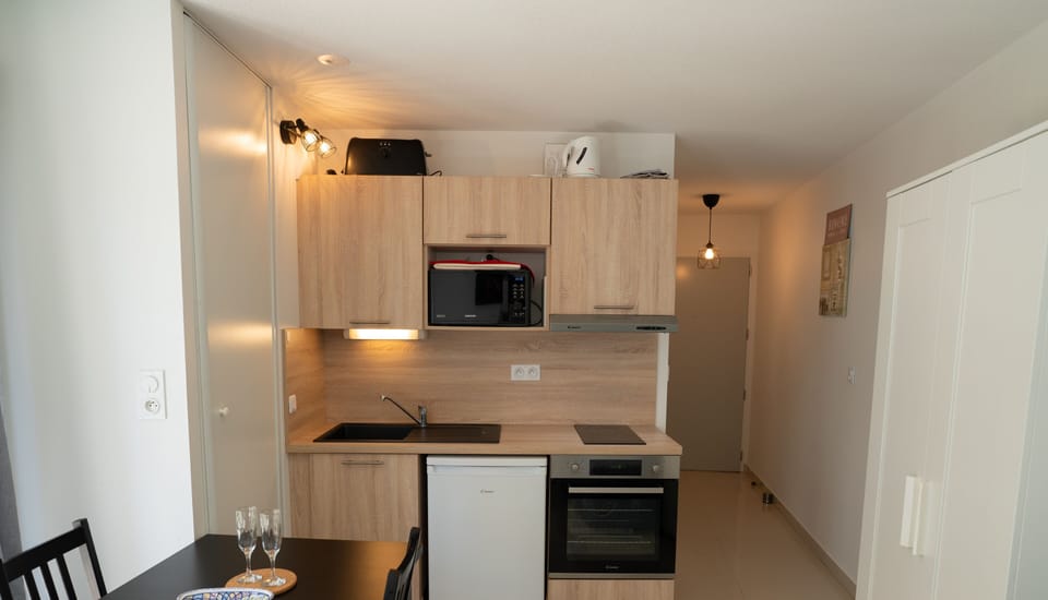 Fully equipped kitchen with fridge, oven, microwave and toaster