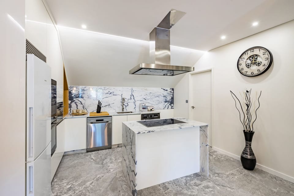 Apartment, 2 Bedrooms, Balcony, River View | Private kitchen | Fridge, microwave, oven, stovetop