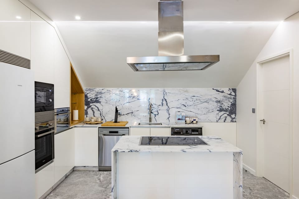 Apartment, 2 Bedrooms, Balcony, River View | Private kitchen | Fridge, microwave, oven, stovetop