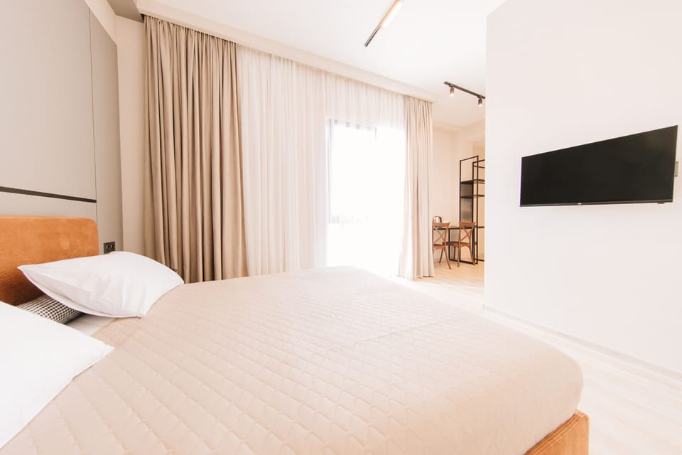 Business Single Room | Premium bedding, memory foam beds, desk, laptop workspace