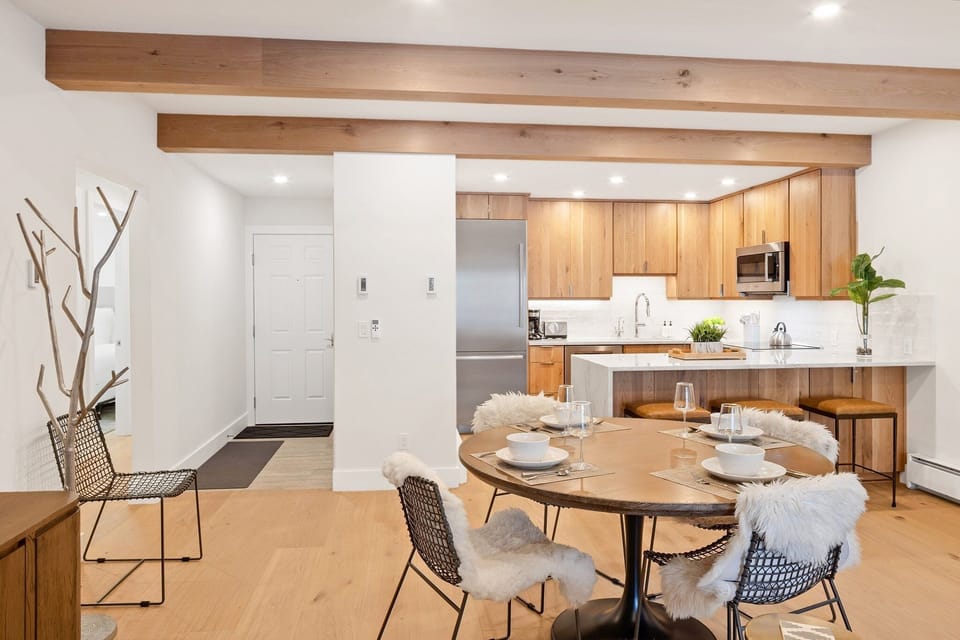 Condo, 2 Bedrooms | Dining