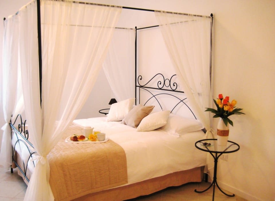 Deluxe Double or Twin Room, Garden View | Egyptian cotton sheets, premium bedding, down comforters, pillowtop beds