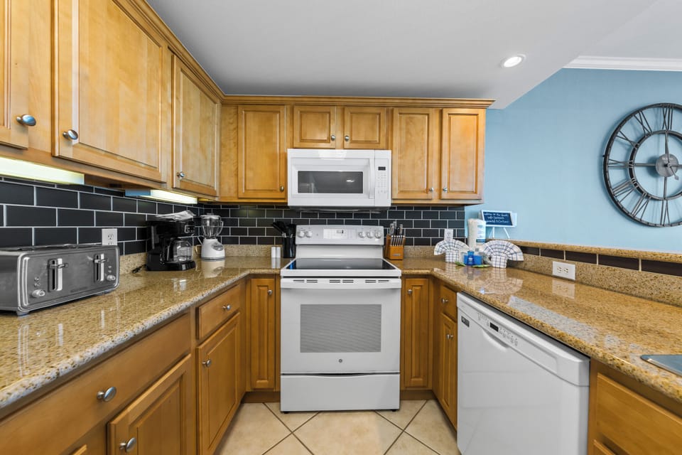 Comfort Condo, 2 Bedrooms, Balcony, Beach View | Private kitchen | Coffee/tea maker, fridge, microwave, oven