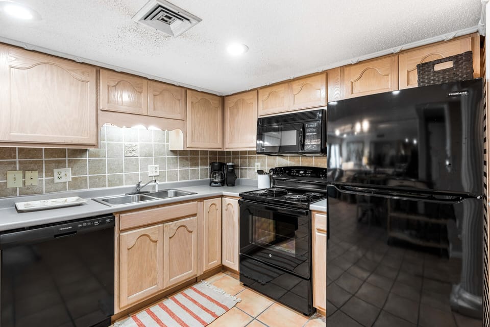 HSRC 408 Fully Stocked Kitchen
