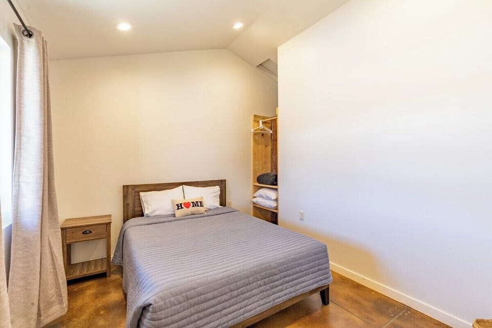 queen bedroom