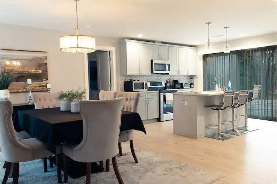 Dining/Kitchen