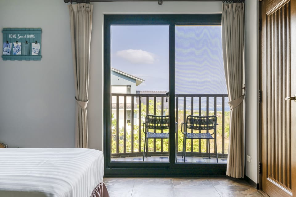 Superior Twin Room, Ocean View | Blackout drapes, free WiFi, bed sheets