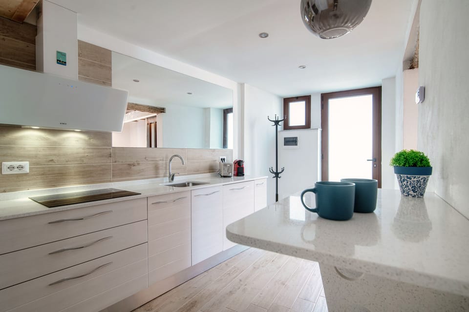 Apartment | Private kitchen | Electric kettle, toaster