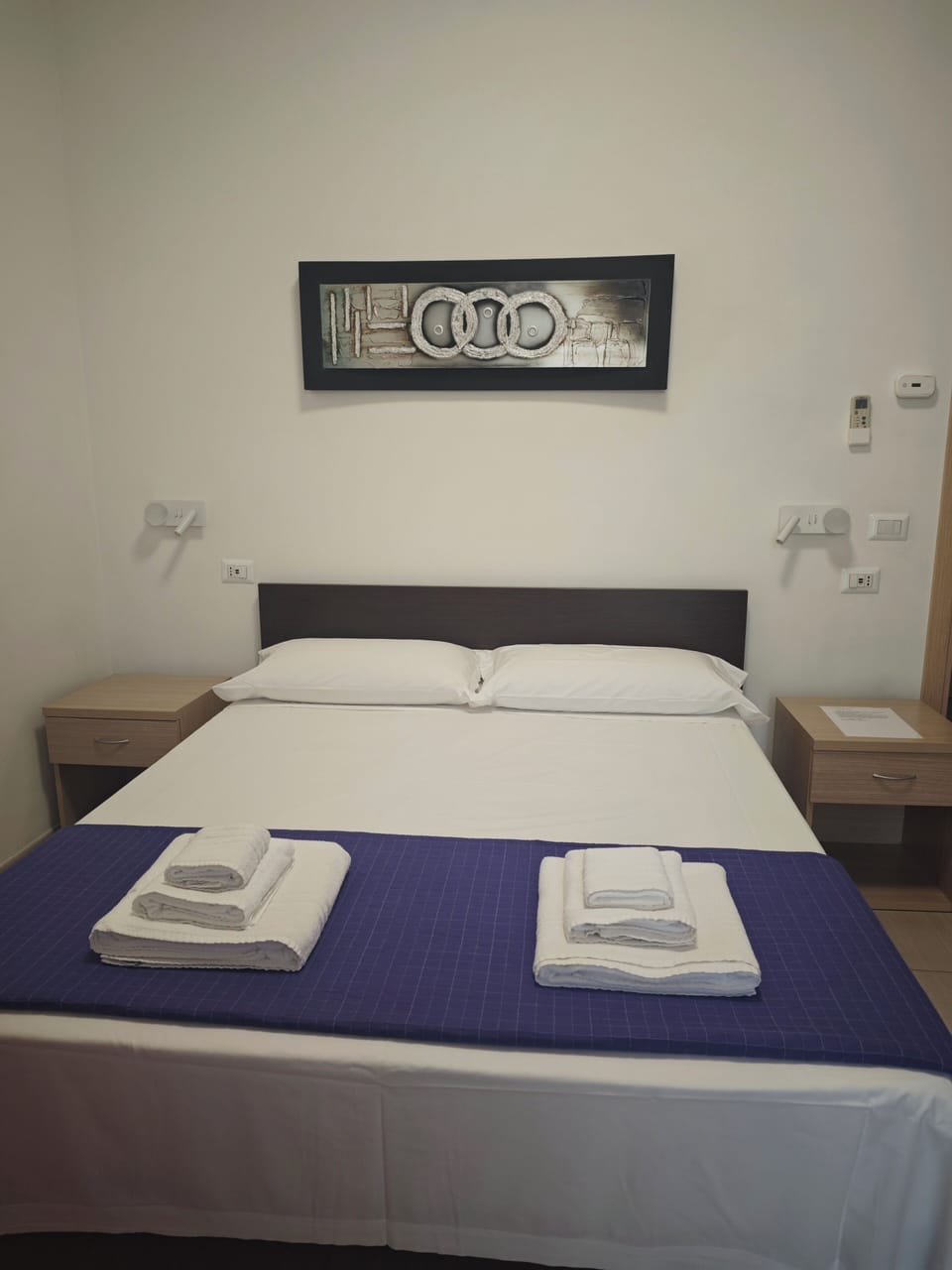 Standard Room, 1 Bedroom | Minibar, free WiFi, bed sheets