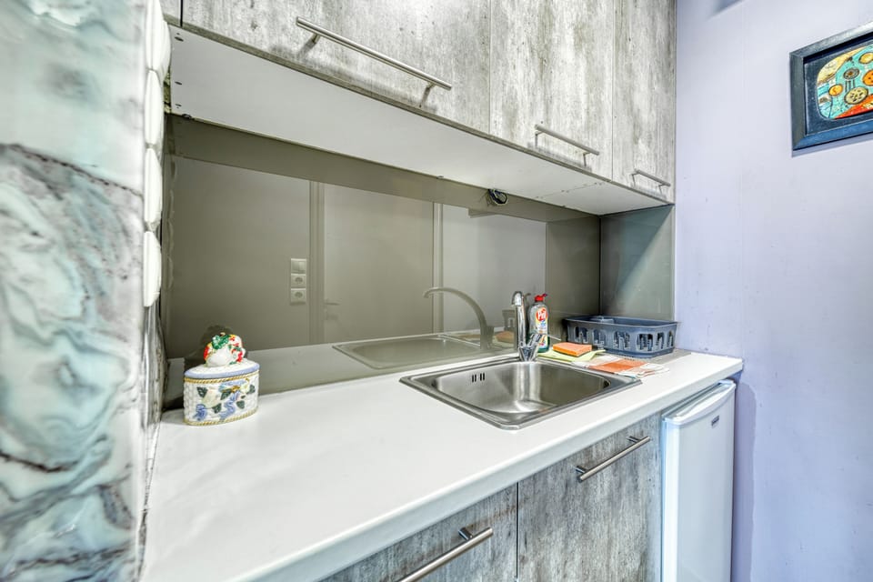Studio, 1 Bedroom, Balcony, Garden View | Private kitchen