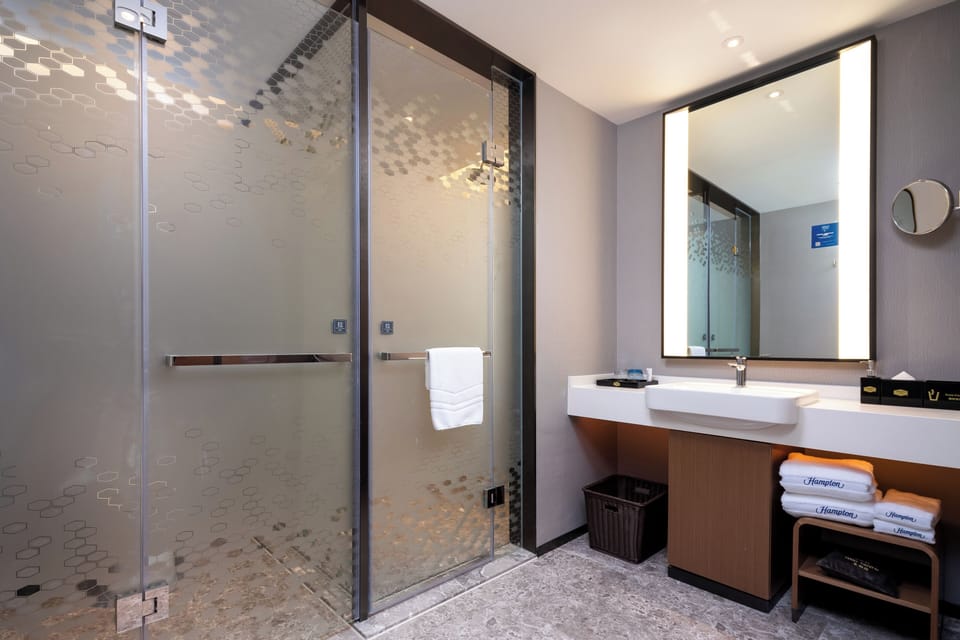 Shower, rainfall showerhead, free toiletries, hair dryer