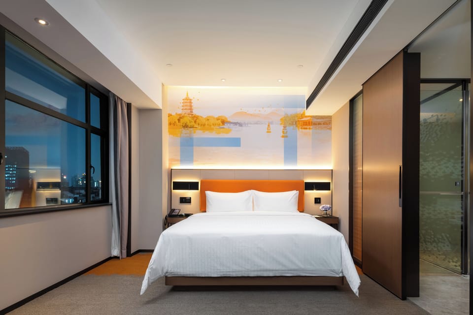Superior Single Room | Desk, laptop workspace, soundproofing, free cribs/infant beds