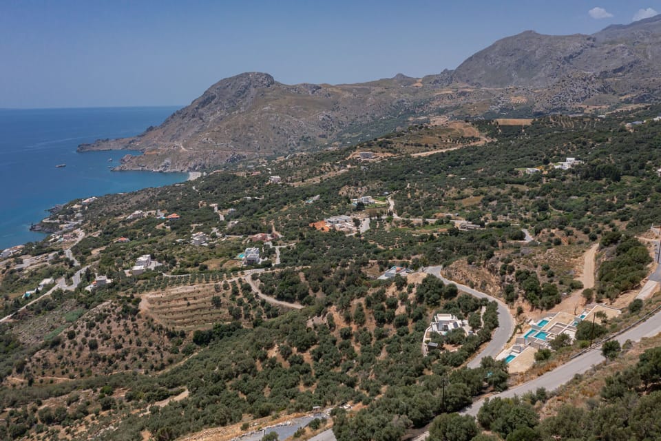 Pyrgos Exquisite villa 2, Bird's Eye View of the villas