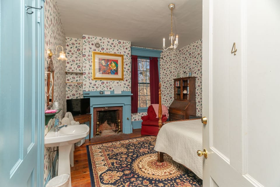 Room 4 Bedroom