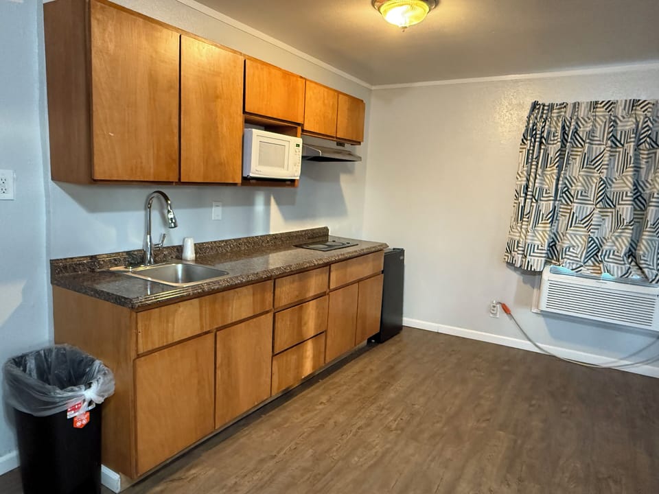 2 Queen Beds with Kitchenette | Private kitchen