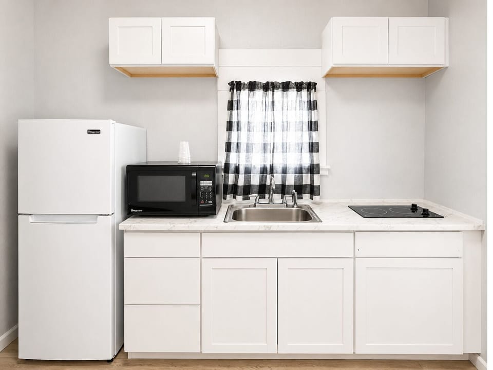 Fridge, microwave