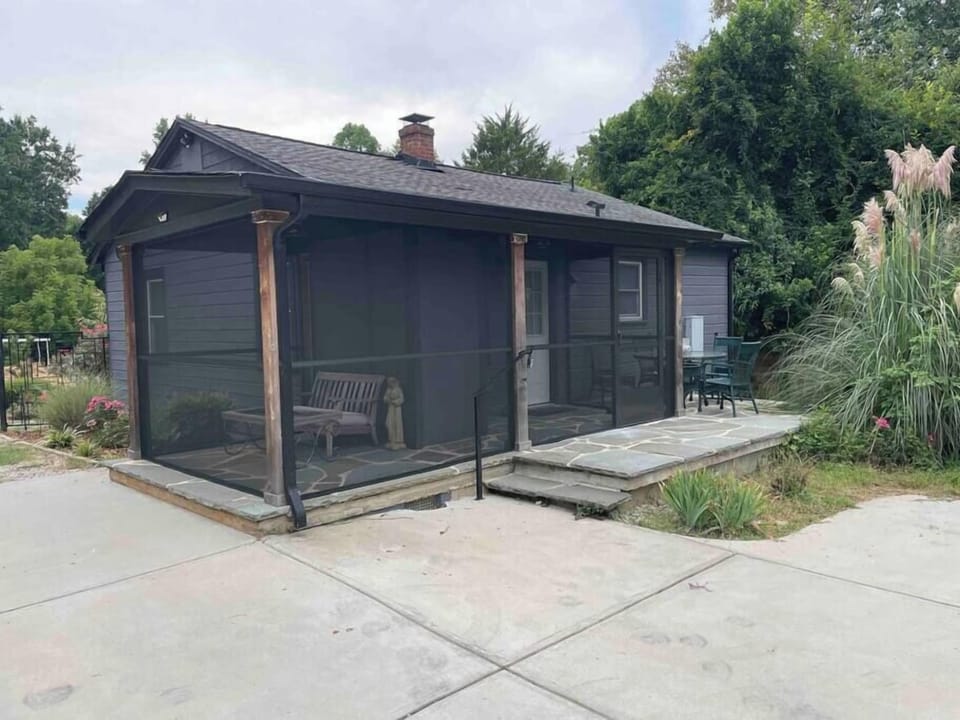 New screened in porch space 