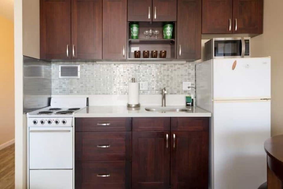 Full kitchen
