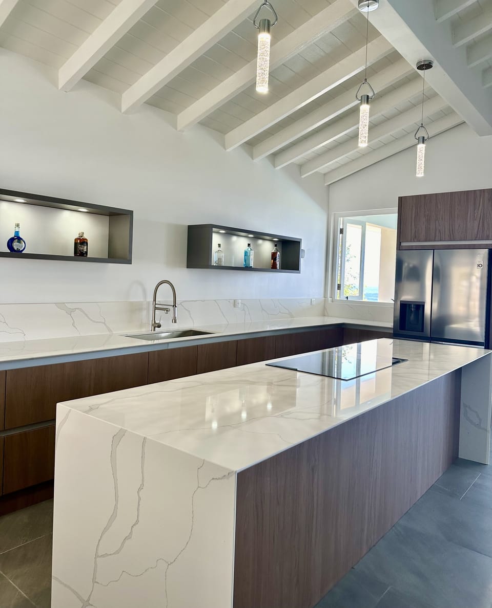 Kitchen with large island