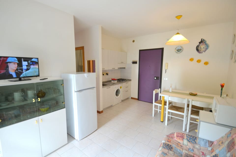 Apartment, 2 Bedrooms, Balcony, City View | Interior