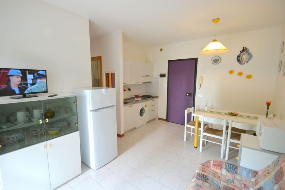 Apartment, 2 Bedrooms, Balcony, City View | Interior