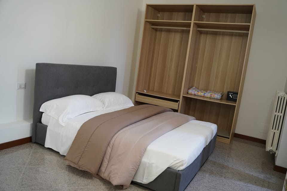 Classic Room | 1 bedroom, in-room safe, desk, blackout drapes