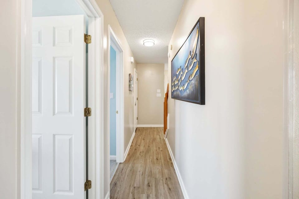 Mid level hallway