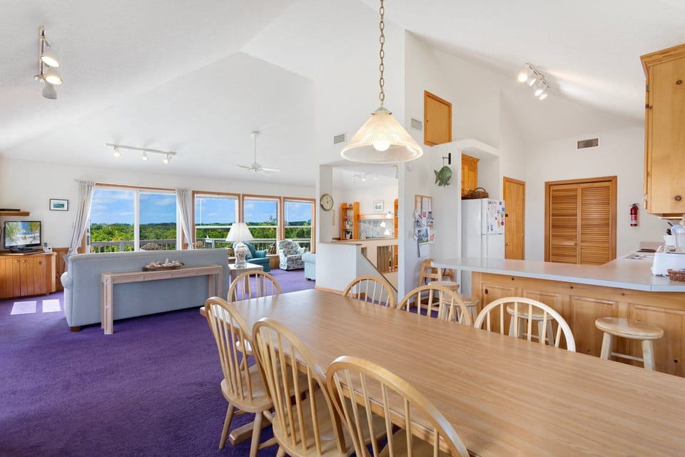 Dining Area: Coastal-inspired Dining Area where the whole family can enjoy meals together.
