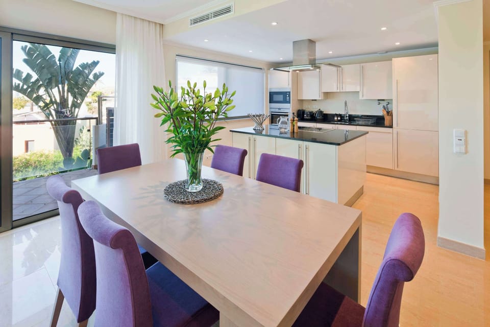 Dining Room &amp; Kitchen