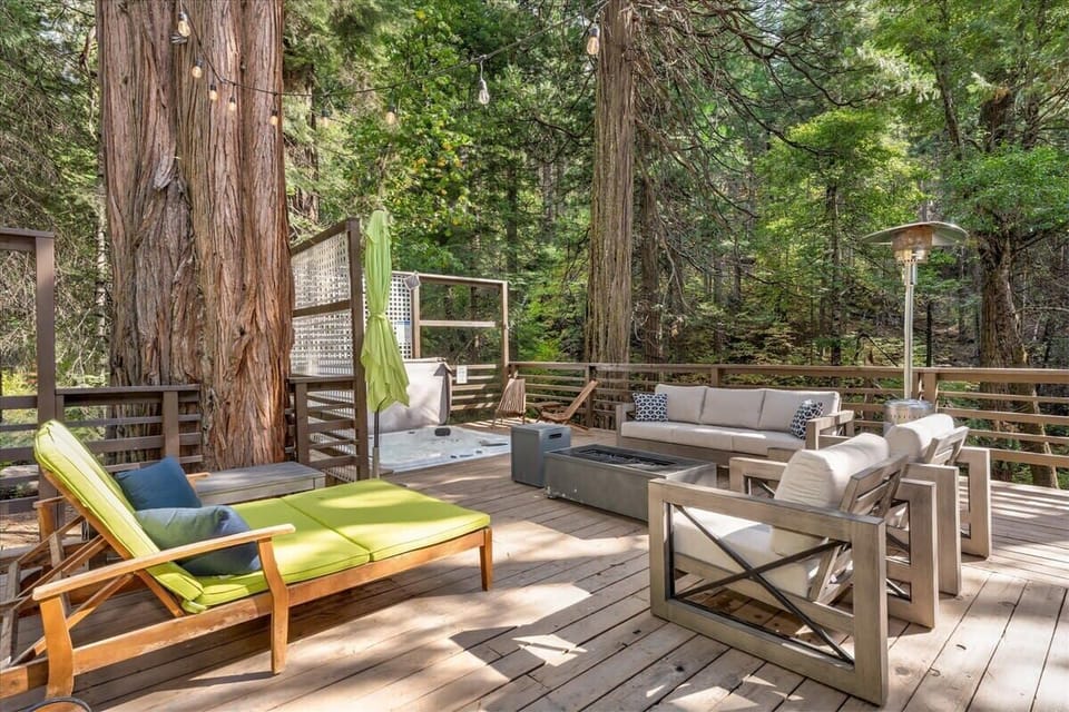 Deck seating area with gas fire pit table