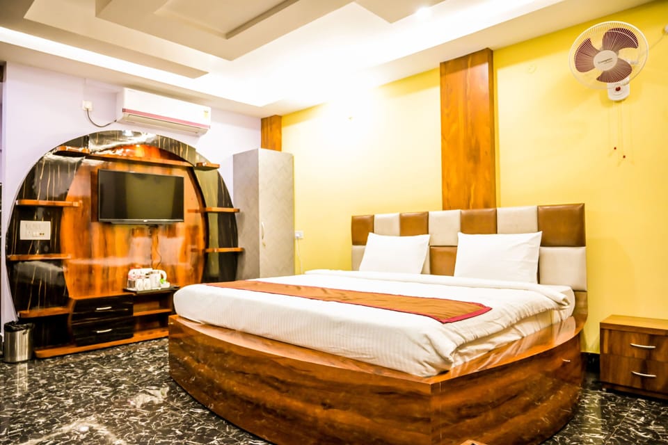 Premium Room, Balcony, Lake View | Egyptian cotton sheets, premium bedding, down comforters