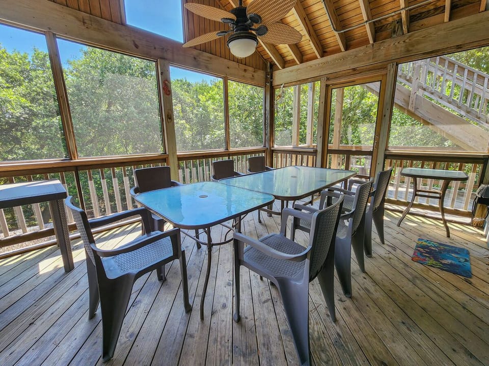 Screened in Porch 2023